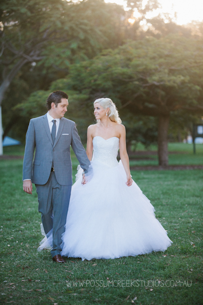 Stunning location wedding photos of the Brisbane Marriott Hotel bride and groom © Possum Creek Studios
