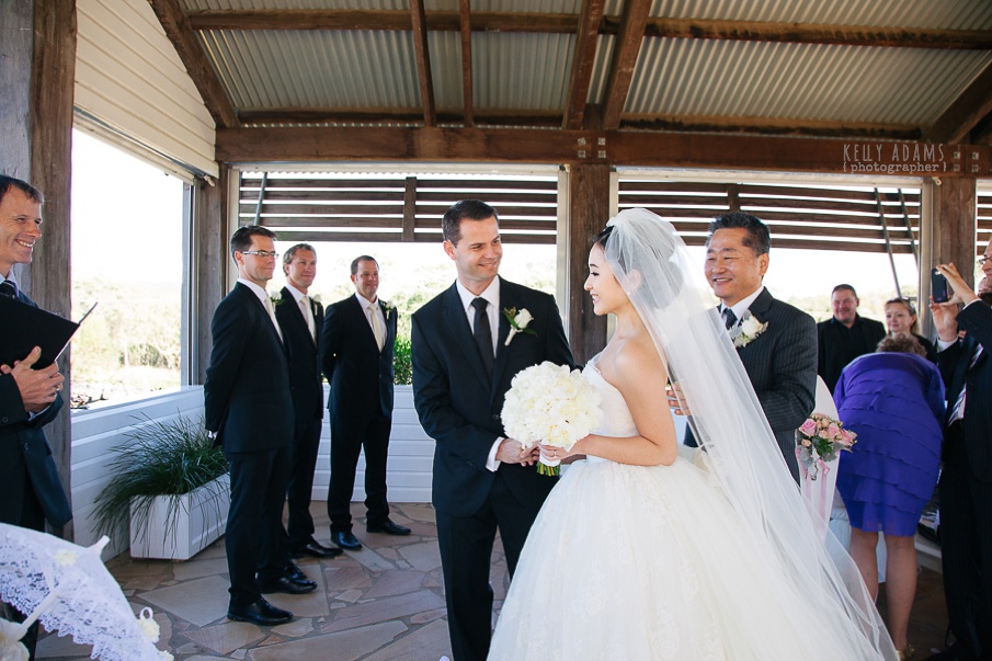 Sirromet Winery Wedding with Brisbane Celebrant Jamie Eastgate. Image by Kelly Adams Photography.
